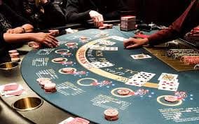 Layanan bkhoki ditampilkan pada layar ponsel